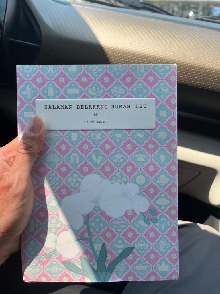 Cover Halaman Belakang Rumah Ibu